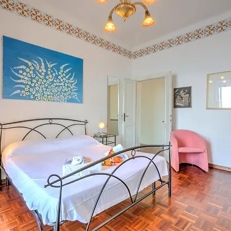 Incanto Sul Lago: Lakefront, Garden & Balconies *