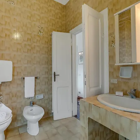 Incanto Sul Lago: Lakefront, Garden & Balconies Villa *
