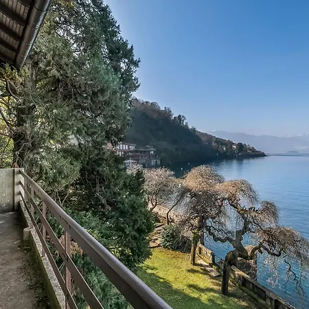 Incanto Sul Lago: Lakefront, Garden & Balconies Laveno-Mombello