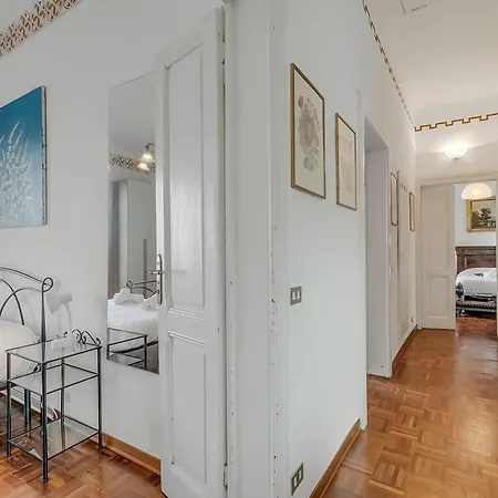 Incanto Sul Lago: Lakefront, Garden & Balconies Villa