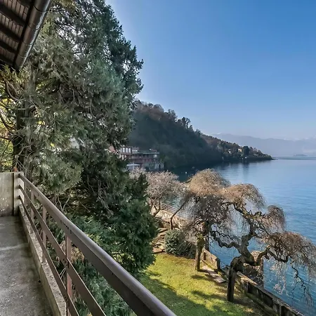Incanto Sul Lago: Lakefront, Garden & Balconies Villa *